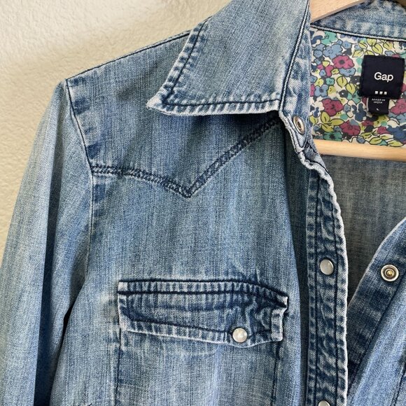 Gap Womens Large Denim Pearl Snap Shirt Long Sleeves Chest Pockets Western Rodeo - Picture 6 of 11